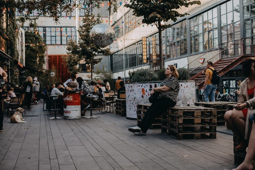 Fabrika w centrum Tbilisi - kiedyś były zakłady przemysłowe, dziś - hostele i kawiarnie /dobrezdjecia.com