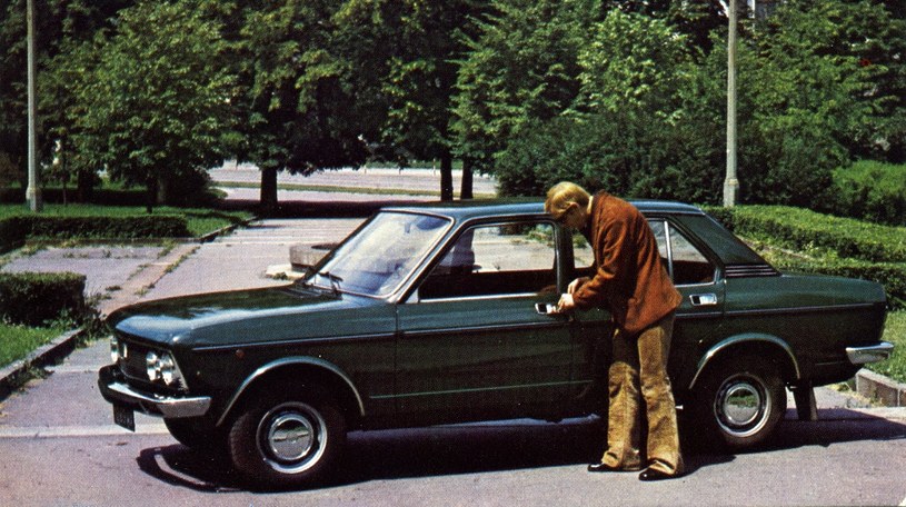 Fabryczne zdjęcie reklamowe Polski Fiat 132p /Archiwum Tomasza Szczerbickiego