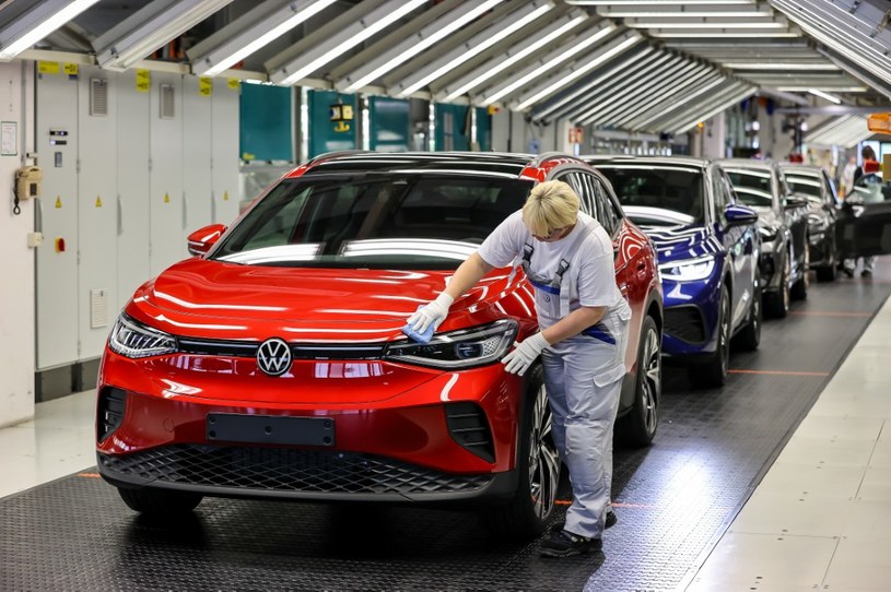 Fabryka Volkswagena w Zwickau. Państwa Grupy Wyszehradzkiej wciąż są kluczowym dostawcą dla niemieckiej branży motoryzacyjnej /JAN WOITAS / DPA /AFP
