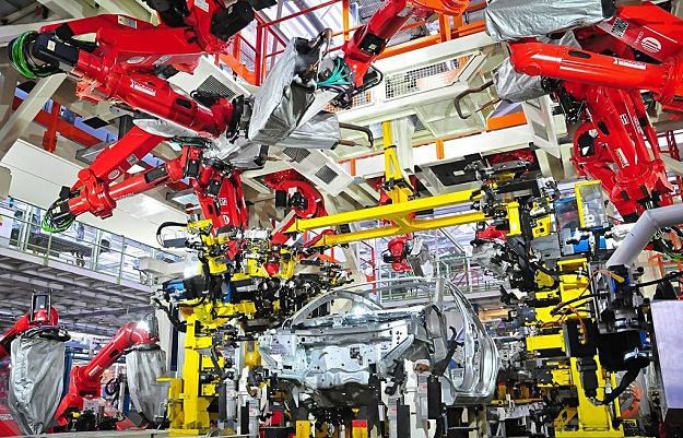 Fabryki motoryzacyjne należą do najardziej nasyconych robotami. Na zdjęciu: zakład Fiata w Tychach /Informacja prasowa