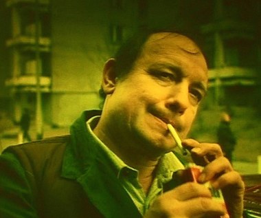 Fabuła filmu Kieślowskiego, będącego częścią telewizyjnego cyklu "Dekalog", koncentrowała się na zabójstwie dokonanym przez dwudziestoletniego Jacka (Mirosław Baka) na taksówkarzu, a następnie na egzekucji chłopaka wykonanej na podstawie wyroku sądu.

 