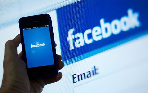 Facebook ma już miliard aktywnych użytkowników /AFP