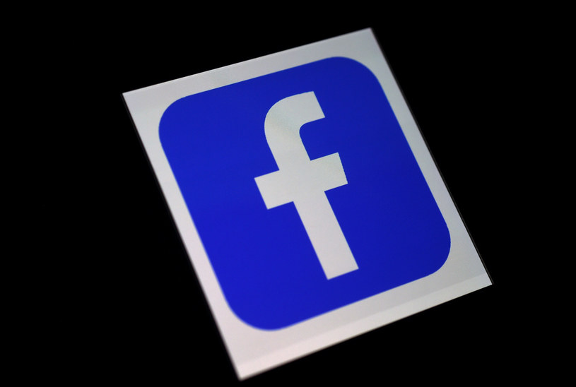 Facebook położy nowy kabel pod wodą /OLIVIER DOULIERY/AFP /AFP