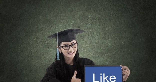 Facebook traci popularność wśród młodzieży /123RF/PICSEL