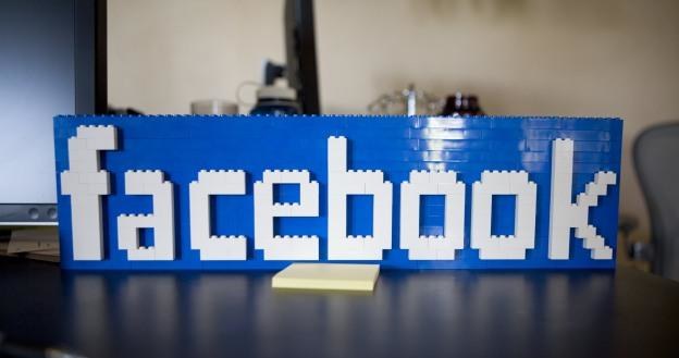 Facebook "troszczy się" o swoich użytkowników nawet po wylogowaniu z serwisu /AFP