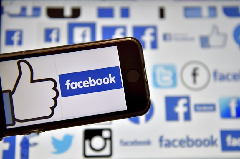 Facebook znalazł sposób na fałszywe wiadomości? /AFP