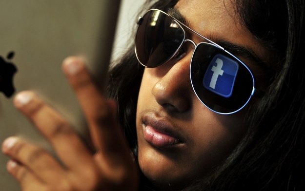 Facebook został oskarżony o czytanie prywatnych wiadomości użytkowników /AFP