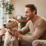 Facet z psem, czyli +100 do atrakcyjności? Sprawdzamy, czy podryw na cztery łapy to mit