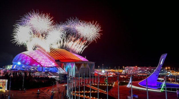 Fajerwerki nad Stadionem Olimpijskim Fiszt na rozpoczęcie ceremonii /HANNIBAL HANSCHKE /PAP/EPA