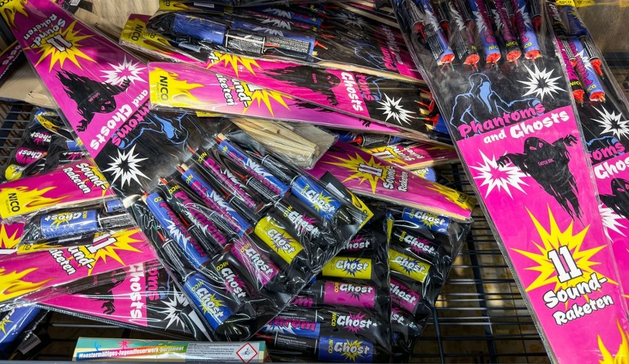 Fajerwerkowa gorączka przed Sylwestrem /HANNIBAL HANSCHKE /PAP/EPA