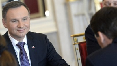 "Fakt": Prezydent miał polecieć do Wisły helikopterem, a nie jechać limuzyną