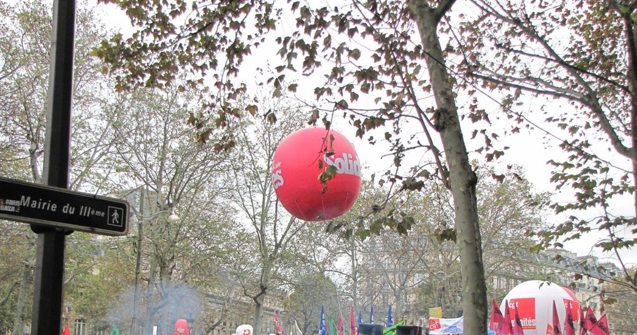 Fala demonstracji i strajków przetacza się przez Francję