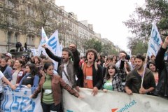 Fala demonstracji i strajków przetacza się przez Francję