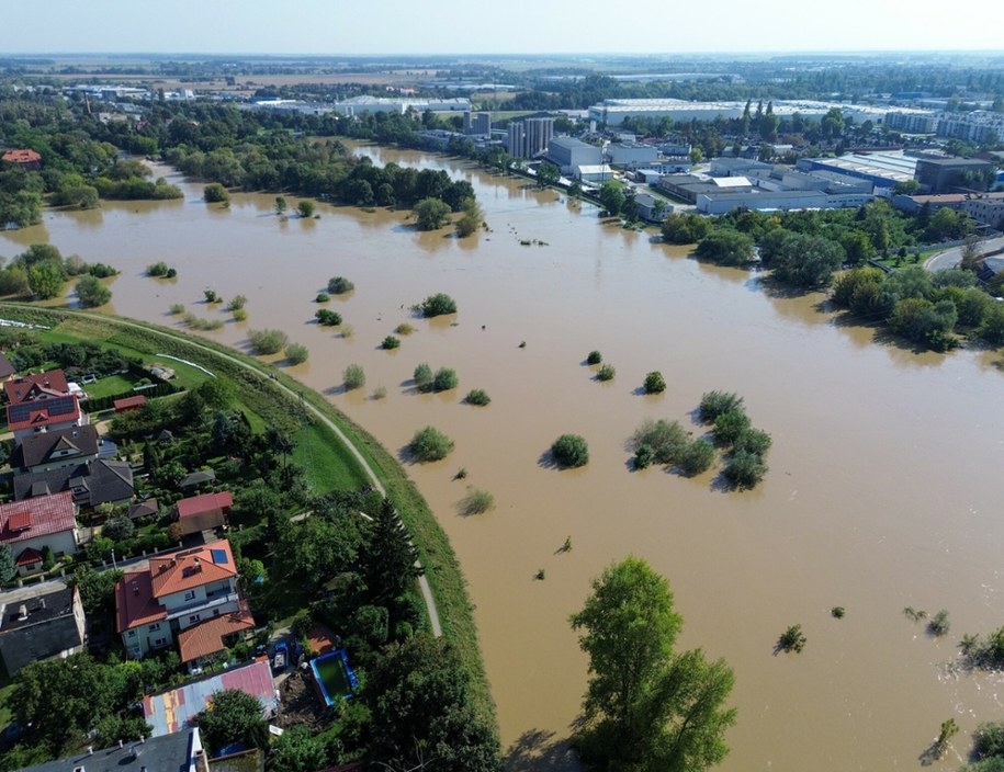 Fala kulminacyjna przechodząca przez Oławę w 2024 roku / WOJCIECH OLKUSNIK  /East News