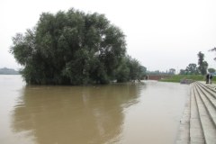 Fala kulminacyjna przechodzi przez Warszawę