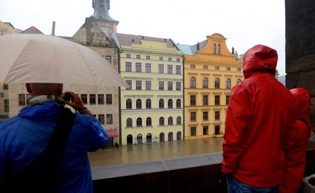Fala kulminacyjna w Pradze. Miasto z niepokojem patrzy na zapory