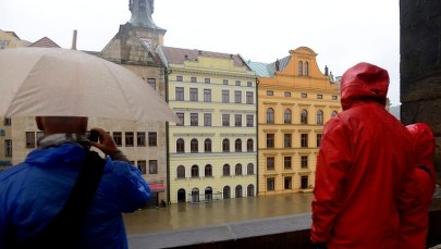 Fala kulminacyjna w Pradze. Miasto z niepokojem patrzy na zapory