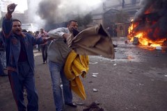 Fala protestów przetacza się przez Egipt