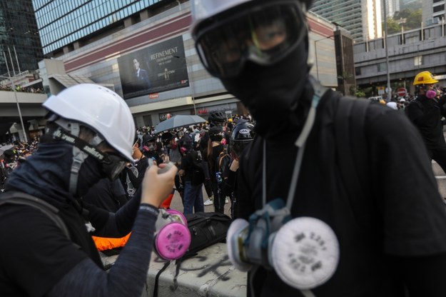 Fala protestów zaczęła się od sprzeciwu wobec zgłoszonego przez władze Hongkongu projektu zmian prawa, który miał między innymi umożliwić ekstradycję podejrzanych do Chin kontynentalnych /VIVEK PRAKASH /PAP/EPA