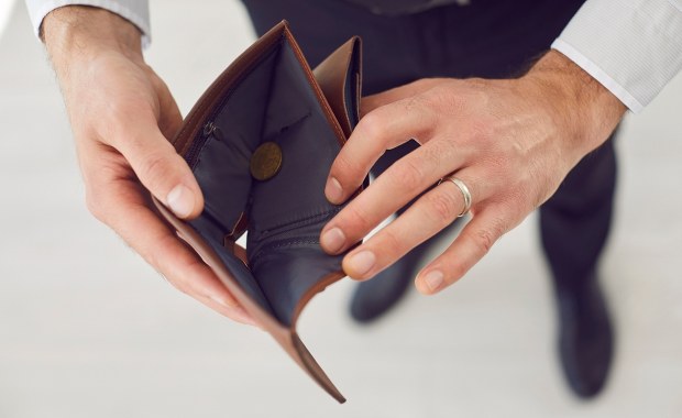 Fala upadłości konsumenckich. Ile lat ma przeciętny polski bankrut?