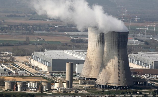 Fala upałów we Francji. Problemy z chłodzeniem reaktorów jądrowych