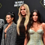 Falbany Kris Jenner i grochy Khloé to hit sezonu. Matka i córka zachwyciły zdjęciem