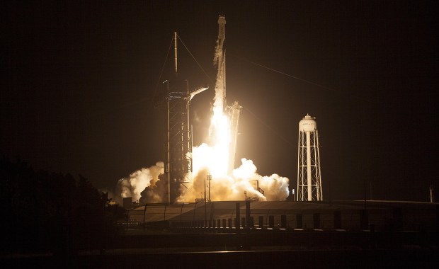 Falcon 9 ruszył na orbitę. Na pokładzie: nowa załoga Międzynarodowej Stacji Kosmicznej [TRANSMISJA]