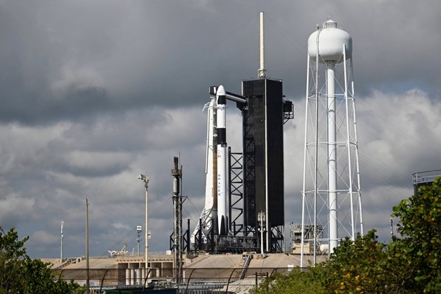Falcon 9 tuż przed startem. /Joe Marino /PAP/EPA