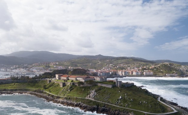 Fale porwały turystkę, gdy robiła zdjęcie. Morze wyrzuciło ciało na brzeg