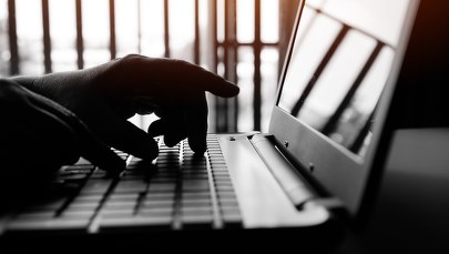 Fałszywe alarmy w szkołach i instytucjach publicznych. 16-latek wpadł w ręce policji