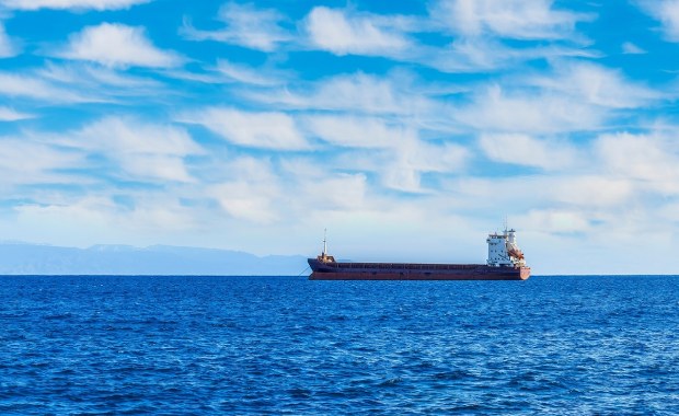 Fałszywe bandery, nielegalne rejestry. Rosyjska flota cieni na światowych morzach