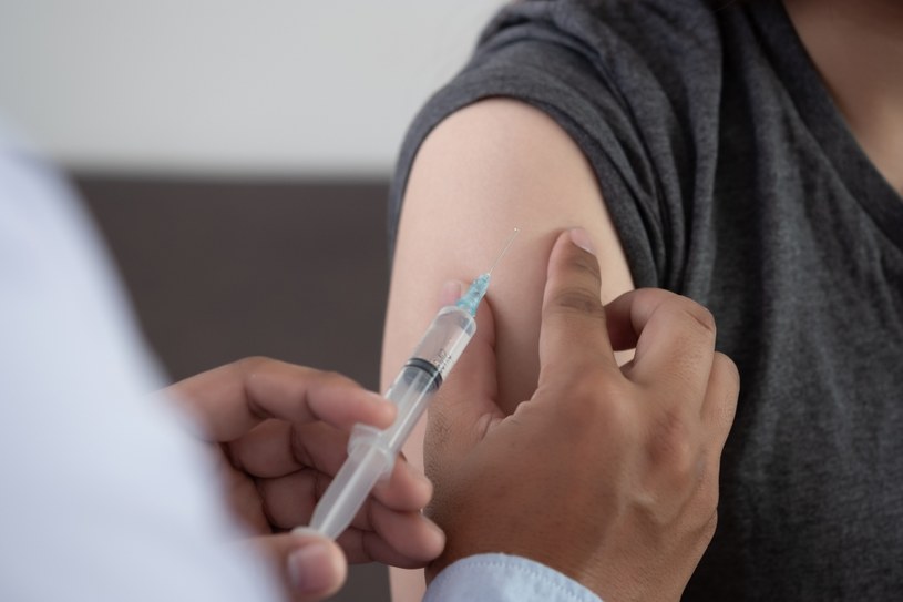 Fałszywe kampanie szczepień podburzają społeczne zaufanie do szczepionek /123RF/PICSEL