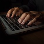 Fałszywe recenzje w internecie. Jak się przed nimi bronić?