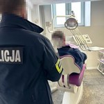 Fałszywy dentysta "leczył" zęby pacjentów. Teraz zajmie się nim prokuratura