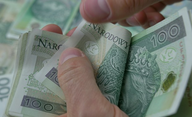 Fałszywy policjant i prokurator wyłudzili 180 tys. złotych