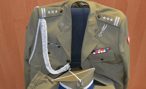 Fałszywy pułkownik zdemaskowany. Rozszyfrował go policjant po służbie