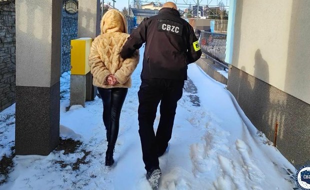 Fałszywymi SMS-ami oszukali 800 osób 