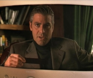 Familijni "Mali agenci" (2001) Roberta Rodrigueza byli dla Clooneya początkiem nowej przygody. Gwiazdor zadebiutował bowiem tym obrazem jako producent. Na ekranie pojawia się pod sam koniec filmu w roli szefa komórki szpiegowskiej Devlina, którzy udziela wskazówek bohaterom obrazu.

W kolejnych latach firma Section Eight Productions, którą Clooney założył wspólnie z przyjacielem Grantem Heslovem, odpowiadać będzie za takie tytuły, jak: "Bezsenność" Christophera Nolana, "Daleko od nieba" Todda Haynesa czy "Syriana" Stephena Gaghana.