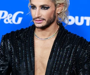 Fan wtargnął na scenę podczas koncertu Frankiego Grande. Podobna sytuacja spotkała jego siostrę
