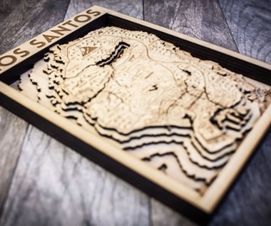 Fan wyrzeźbił mapę Grand Theft Auto V w drewnie