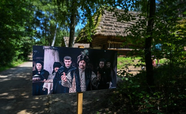 Fani "1670" oszaleli na punkcie tego miejsca! Zobacz, jak wygląda serialowa Adamczycha naprawdę