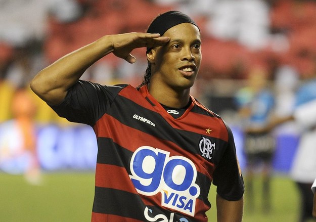 Fani efektownych zagrań zawsze mogą liczyć na Ronaldinho /AFP