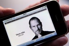 Fani na całym świecie opłakują Steve'a Jobsa