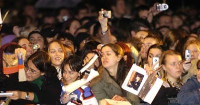 Fani na londyńskim Leicester Square /AFP