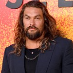 Fani są w szoku! Jason Momoa ściął włosy! Gwiazdor "Aquamana" miał ważny powód