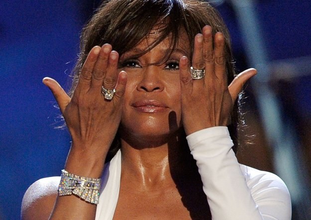 Fani Whitney Houston liczą, że wokalistka szybko wydobrzeje - fot. Kevork Djansezian /Getty Images/Flash Press Media