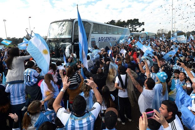 Fani witają wracającą z Brazylii kadrę Argentyny /JUAN IGNACIO RONCORONI /PAP/EPA