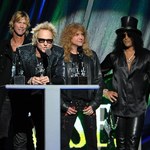 Fani wygwizdali wokalistę Guns N' Roses
