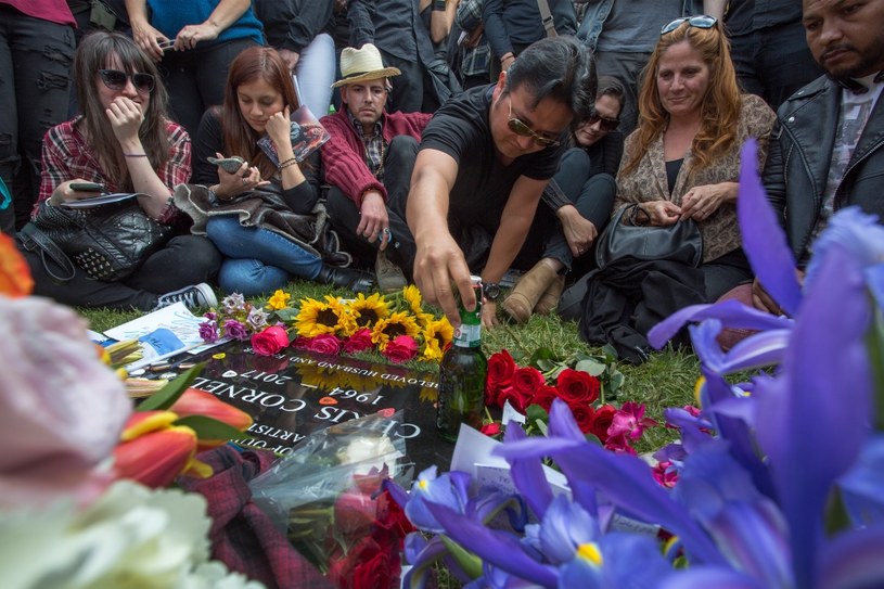 Fani żegnają Chrisa Cornella /David McNew /Getty Images