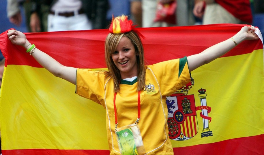 Fanka hiszpańskiej reprezentacji /ROBERT GHEMENT /PAP/EPA